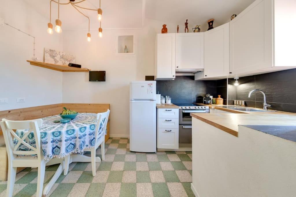 Apartment Between The Roofs Of Old Town And The Sea Menton