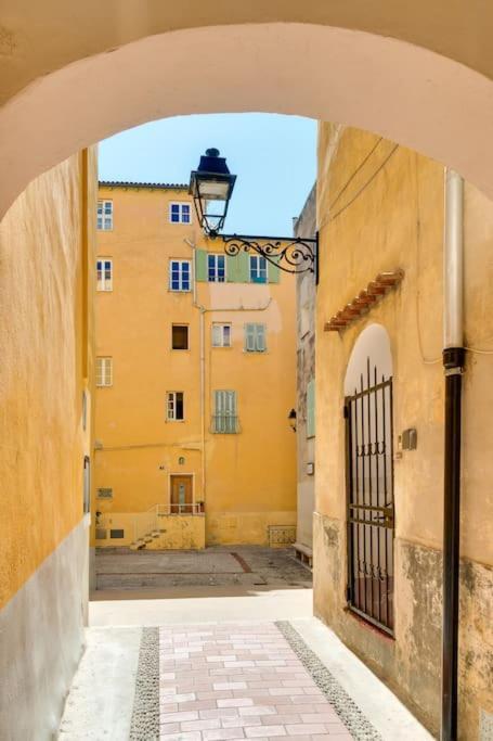 Apartment Between The Roofs Of Old Town And The Sea *