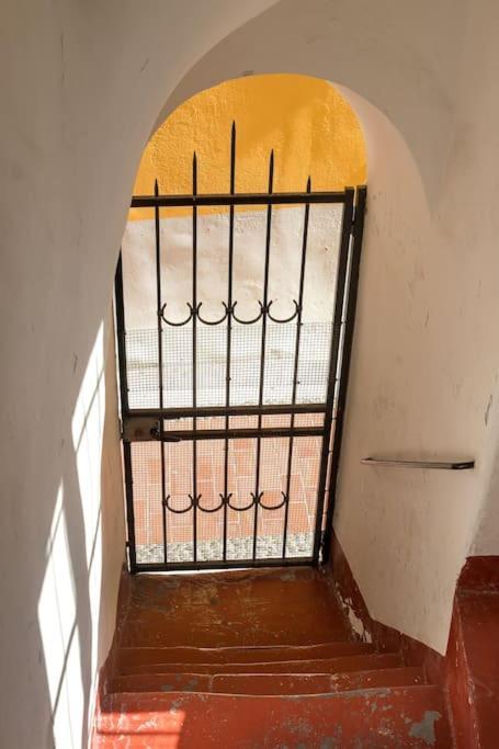 Apartment Between The Roofs Of Old Town And The Sea *